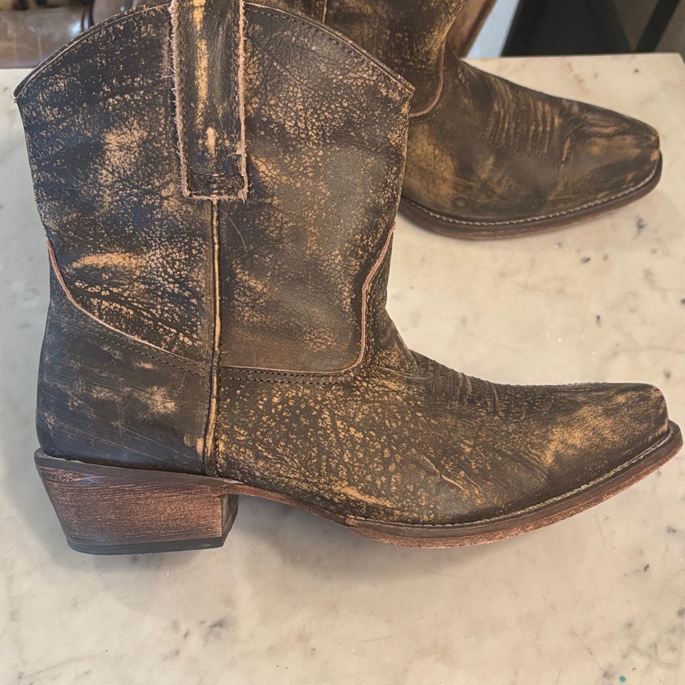 Roper Distressed brown ankle height Cowboy Boots